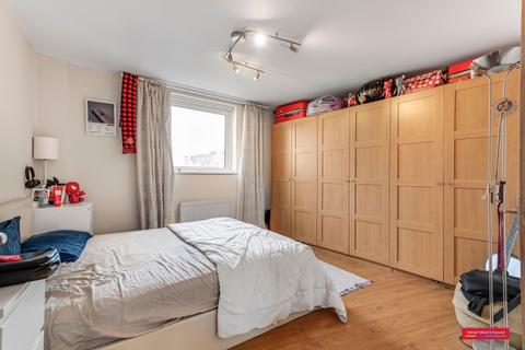 3 bedroom flat to rent, Palgrave Gardens London NW1