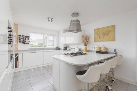 16b Craigleith Drive, Edinburgh, EH4 3HQ