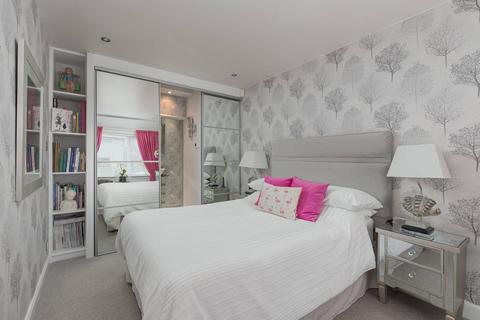 16b Craigleith Drive, Edinburgh, EH4 3HQ