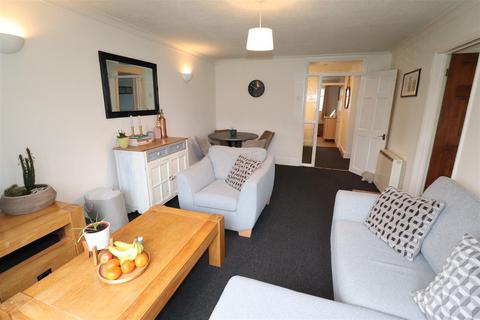 2 bedroom apartment for sale, Raynsford Walk, Warwick