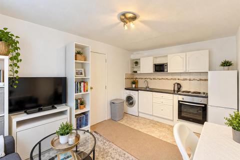 1 bedroom apartment to rent, Waterside, Uxbridge UB8