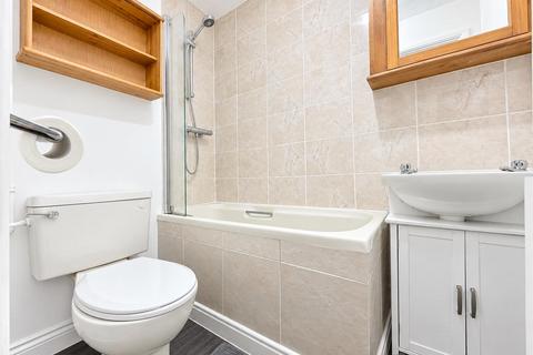 1 bedroom apartment to rent, Waterside, Uxbridge UB8