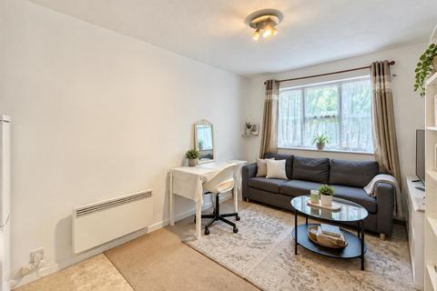 1 bedroom apartment to rent, Waterside, Uxbridge UB8