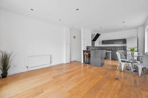 2 bedroom end of terrace house to rent, Ashby Road, Brockley, London, SE4