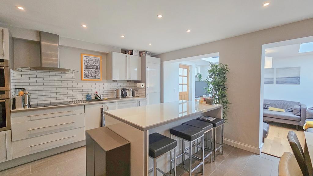 To Book A Viewing Call TPS Lostwithiel 01208 87272