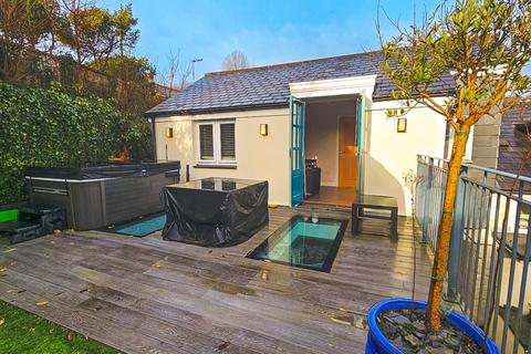 Les Papillons Castle Hill, Lostwithiel, PL22 0DE