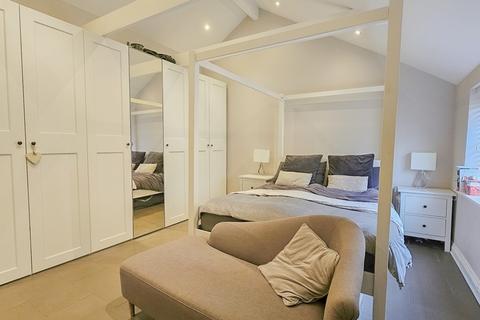 Les Papillons Castle Hill, Lostwithiel, PL22 0DE