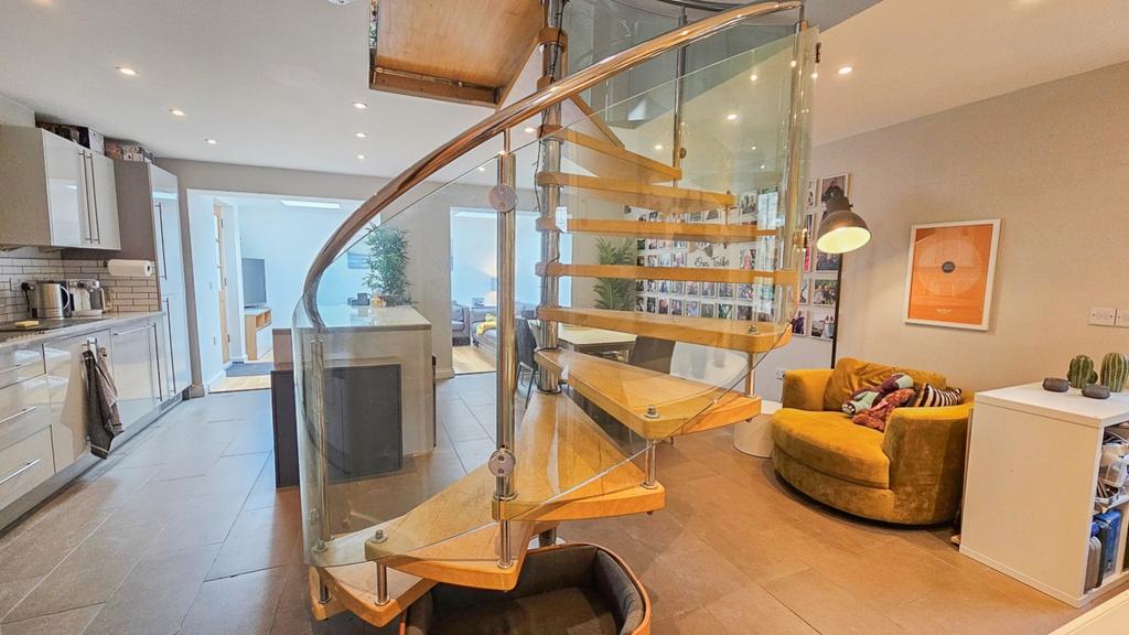 To Book A Viewing Call TPS Lostwithiel 01208 87272