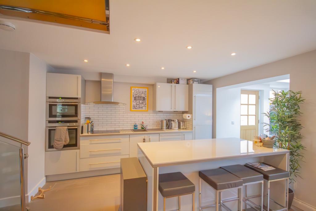 To Book A Viewing Call TPS Lostwithiel 01208 87272