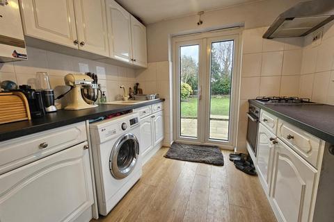 70 Beechcroft Road, Longlevens, Gloucester, GL2 9HF