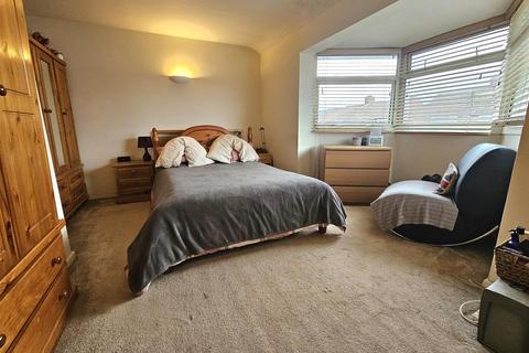 70 Beechcroft Road, Longlevens, Gloucester, GL2 9HF