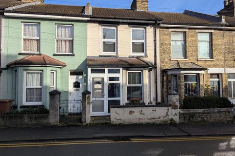 2 bedroom terraced house to rent, Rochester Avenue, Rochester