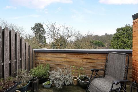 1 bedroom flat for sale, Lower Street, Haslemere, Surrey, GU27