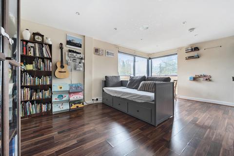 1 bedroom flat for sale, Lower Street, Haslemere, Surrey, GU27