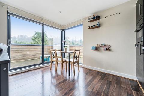 1 bedroom flat for sale, Lower Street, Haslemere, Surrey, GU27