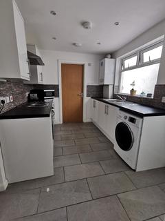 4 bedroom house to rent, Richardson Street, Sandfields, Swansea