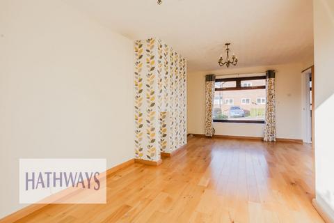 3 bedroom terraced house to rent, Pembroke Place, Llanyravon, NP44