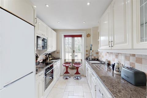 2 bedroom flat for sale, RUTLAND GATE, London, SW7