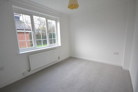 4 bedroom semi-detached house to rent, Pearl Drive, Braintree CM7