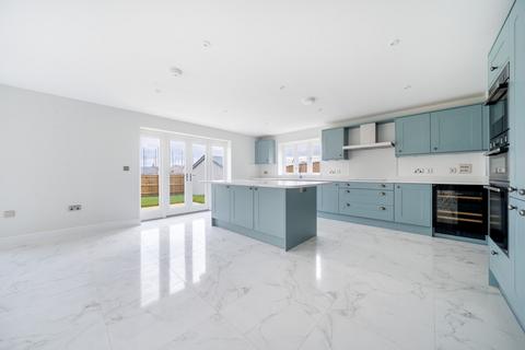 5 bedroom detached house for sale, Mountbatten Park, Hoe Lane, North Baddesley, Hampshire, SO52