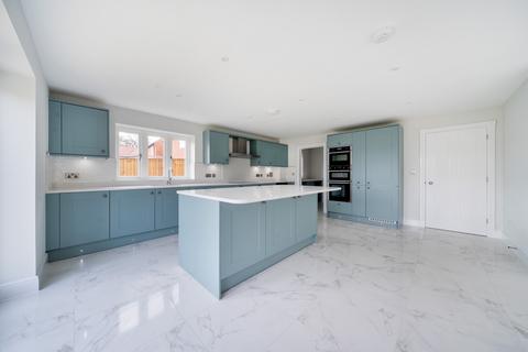 5 bedroom detached house for sale, Mountbatten Park, Hoe Lane, North Baddesley, Hampshire, SO52