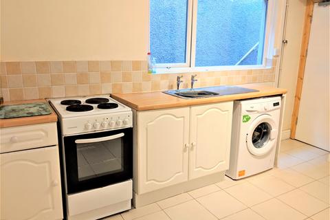 4 bedroom house to rent, Kinley Street, St Thomas, Swansea