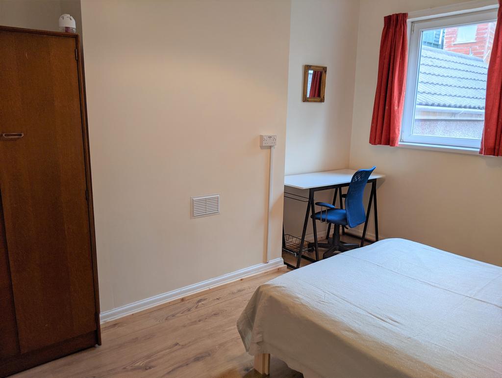 Middle Bedroom 2