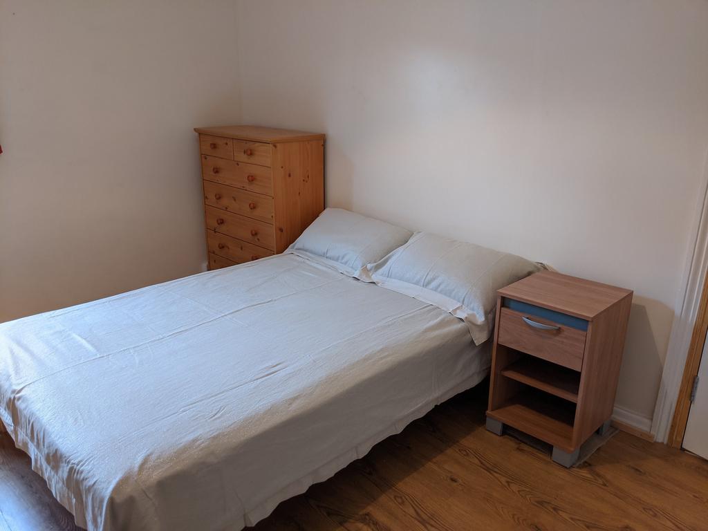 Middle Room 1