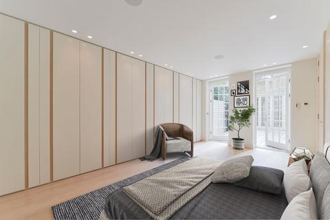 3 bedroom flat to rent, Palace Gate, Kensington, London, W8