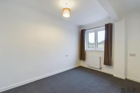 3 bedroom flat to rent, Westbourne Road, Bristol BS16