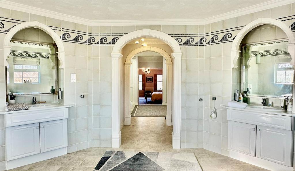 En suite bathroom