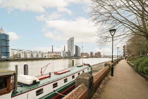 3 bedroom flat for sale, Vicarage Crescent, London SW11