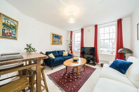 3 bedroom flat for sale, Vicarage Crescent, London SW11