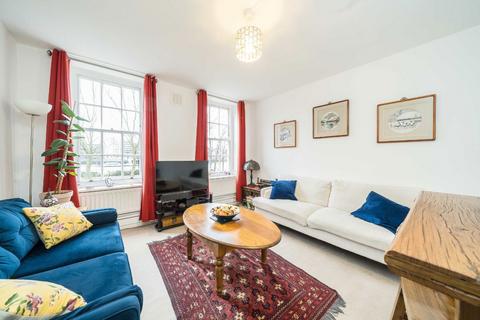 3 bedroom flat for sale, Vicarage Crescent, London SW11