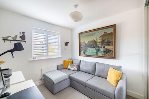 8 Driscoll Way, Caterham, CR3 5WD