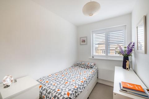 8 Driscoll Way, Caterham, CR3 5WD