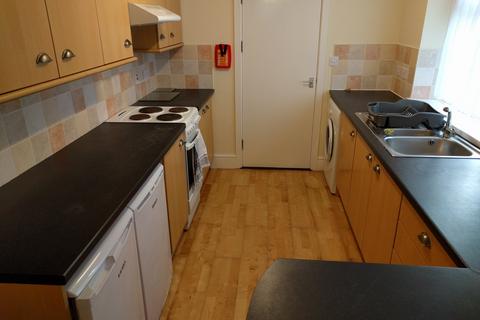 4 bedroom house to rent, Argyle Street, Sandfields, Swansea