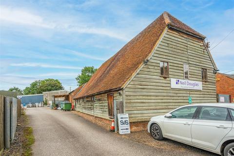 Detached house to rent, Manor Farm Courtyard, Aylesbury HP22