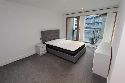 2 bedroom flat to rent, La Salle, Leeds Dock