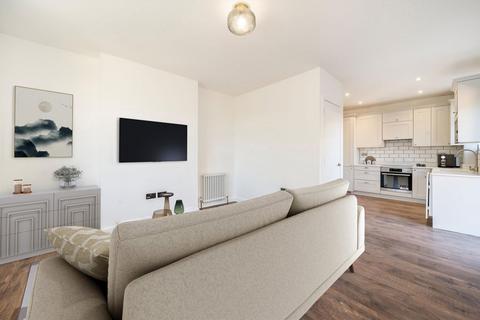 2 bedroom flat for sale, Colney Hatch Lane, London N10