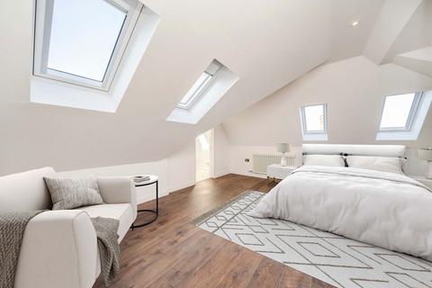 2 bedroom flat for sale, Colney Hatch Lane, London N10