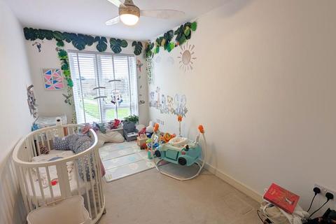 3 bedroom flat to rent, 47 Jelley Way, Woking GU22