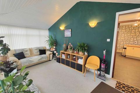 3 bedroom end of terrace house for sale, Longroyde Road, Brighouse HD6