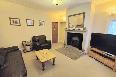 3 bedroom end of terrace house for sale, Longroyde Road, Brighouse HD6