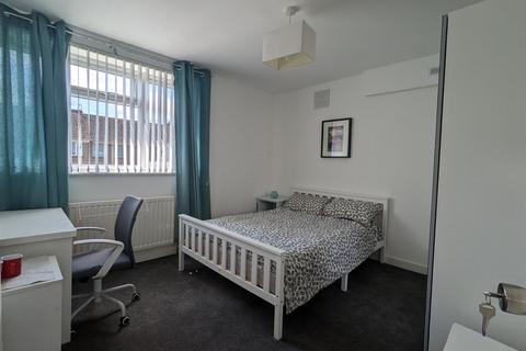 1 bedroom in a house share to rent, Pinkwell Lane, Hayes