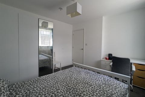 1 bedroom in a house share to rent, Pinkwell Lane, Hayes