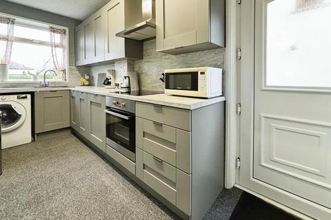 5 Leafield Grove, Bradford, BD2 3SA
