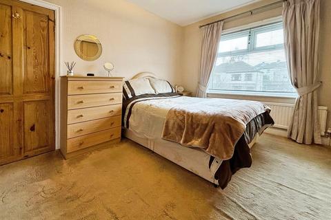 5 Leafield Grove, Bradford, BD2 3SA