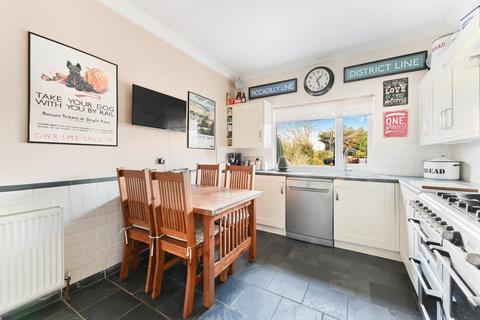 35 Ewell By Pass, Epsom, KT17 2PZ