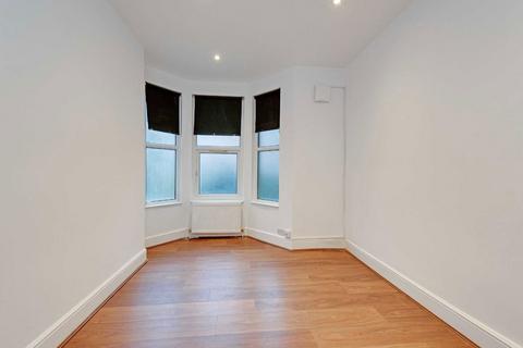 1 bedroom flat for sale, Roundwood Road, London NW10